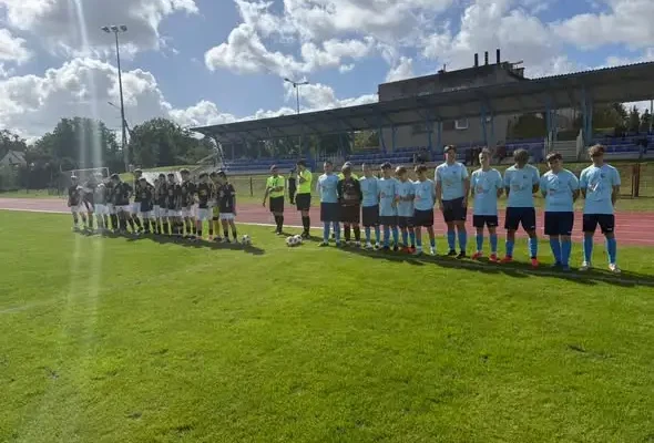 Juniorzy ulegli w Kożuchowie 1:5 – honorowe trafienie Trzeciaka