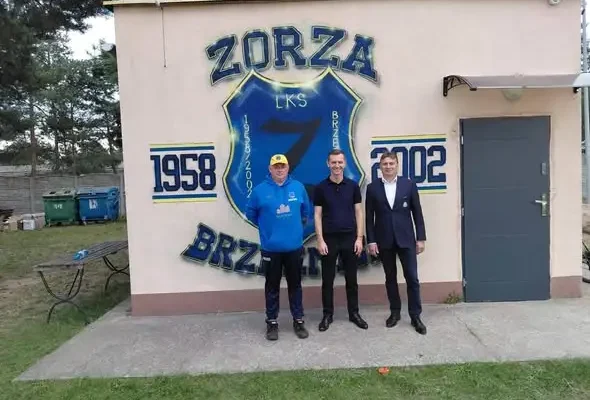 Mural na budynku szatni Zorzy Brzeźnica – symbol historii klubu