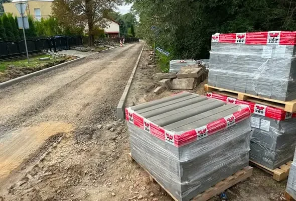 Szprotawa: ulica Parkowa przechodzi gruntowną modernizację po powodzi