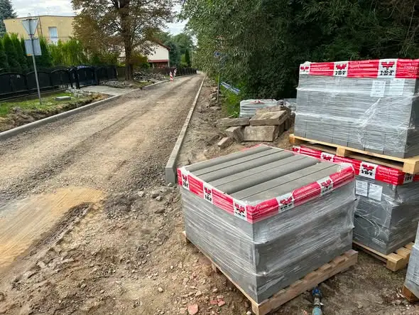 Szprotawa: ulica Parkowa przechodzi gruntowną modernizację po powodzi