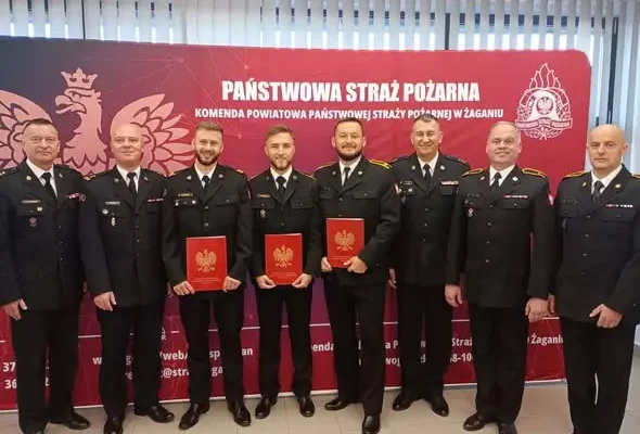 Awans w żagańskiej straży pożarnej. Komendant powiatowy mianował trzech funkcjonariuszy