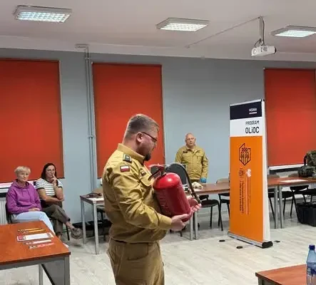 Strażacy z Żagania i OSP Lubiechów szkolili rodziny w ramach Akademii OLiOC