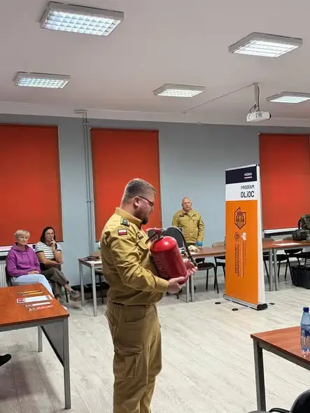 Strażacy z Żagania i OSP Lubiechów szkolili rodziny w ramach Akademii OLiOC
