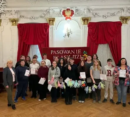 Pierwszoklasiści z TŻI oficjalnie przyjęci do szkolnej społeczności