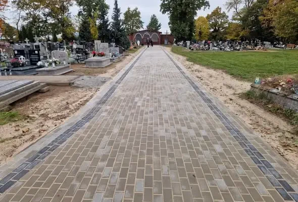 Nowa droga na cmentarzu w Niegosławicach – zakończono II etap inwestycji