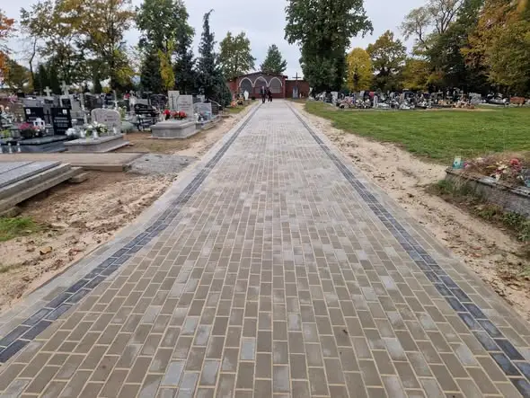 Nowa droga na cmentarzu w Niegosławicach – zakończono II etap inwestycji
