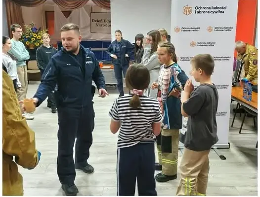 Trening rodzinny w ZSTiL – wspólne ćwiczenia procedur bezpieczeństwa