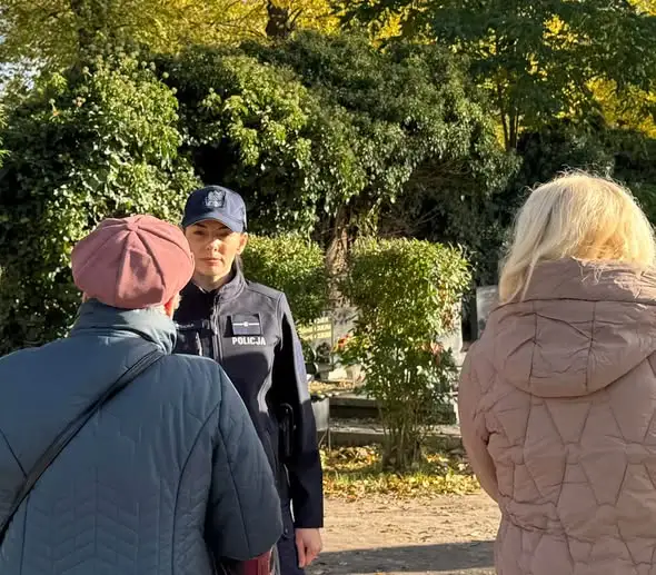 Policja ostrzega przed kieszonkowcami na cmentarzach powiatu żagańskiego
